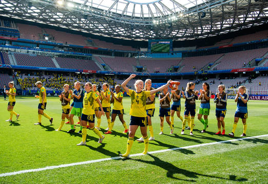 Hanna Glas of Sweden celebrates