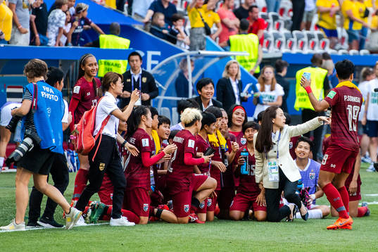 Players of Thailand takes a selfie