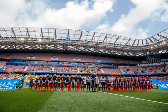 Players of Sweden and of Thailand
