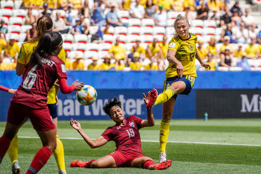 Pitsamai Sornsai of Thailand and Fridolina Rolfö of Sweden