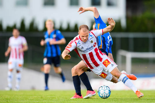 Lasse Nilsen of Tromsø and Nikolaj Kirk of Stabæk