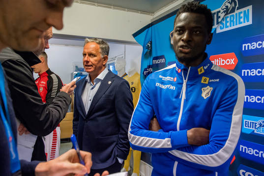 Jan Jönsson, head coach of Stabæk, and Luc Kassi of