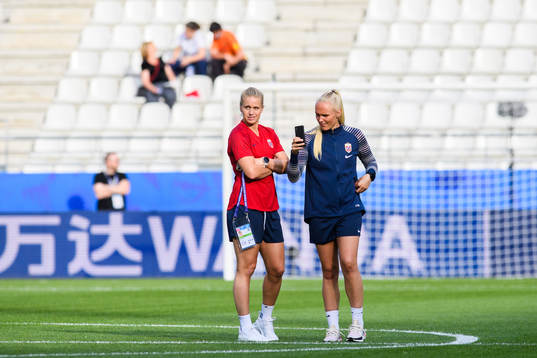 Elise Hove Thorsnes and Maria Thorisdottir of Norway