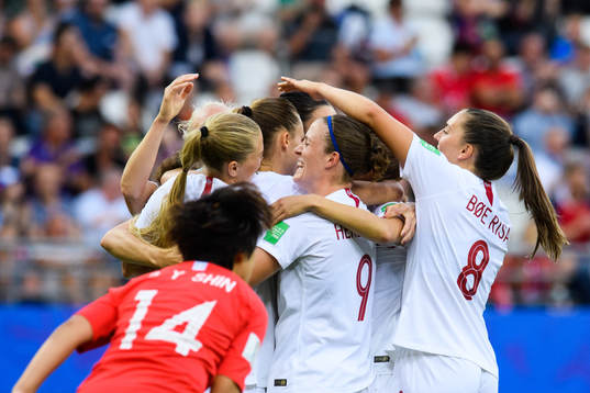 Caroline Graham Hansen of Norway celebrate with team mates