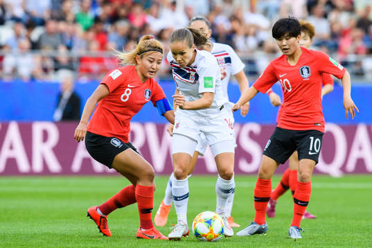 Cho Sohyun and Ji Soyun of South Korea against Guro Reiten