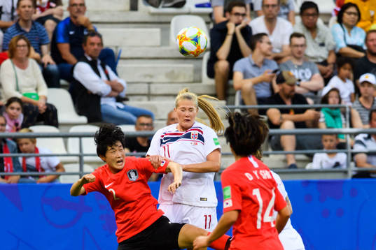 Lee Eunmi of South Korea and Lisa-Marie Karlseng Utland of