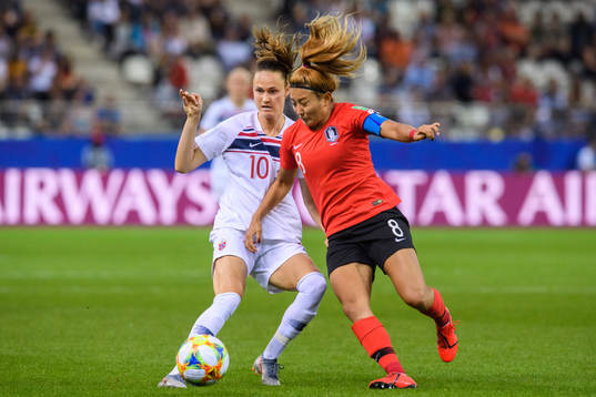 Caroline Graham Hansen of Norway and Cho Sohyun of South
