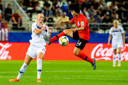 Karina Sævik of Norway and Shin Damyeong South Korea