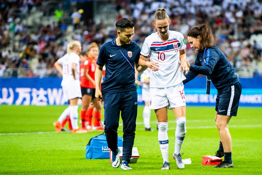 Caroline Graham Hansen of Norway with an injury