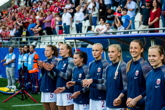 Synne Skinnes Hansen, Frida Leonhardsen Maanum, Cecilie