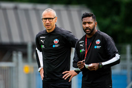 Tränare Henrik Larsson och assisterande tränare Alexander