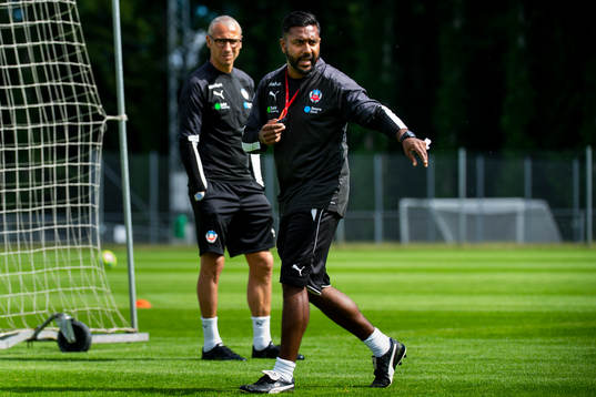 Tränare Henrik Larsson och assisterande tränare Alexander