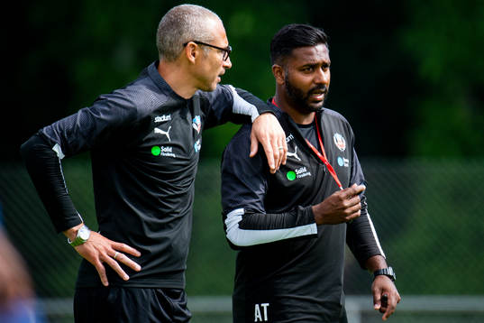 Tränare Henrik Larsson och assisterande tränare Alexander