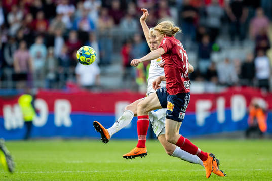 GAIS Carl Elfgren Nyström och Örgrytes Gustav Ludwigson