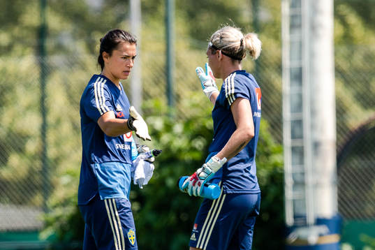 Goalkeepers Zecira Musovic and Jennifer Falk of Sweden