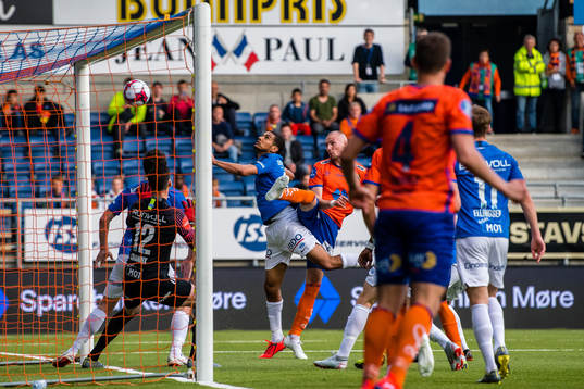 Aron Elis Thrandarson of Aalesund scores the 4-0 goal