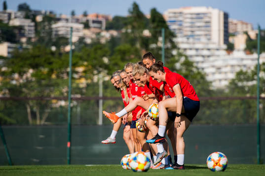 Elise Hove Thorsnes and Isabell Lehn Herlovsen of Norway