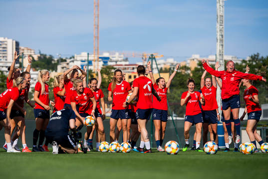 Vilde Bøe Risa, goalkeeper Ingrid Hjelmseth, Caroline