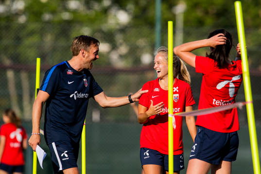 Martin Sjögren, head coach of Norway, and Amalie Vevle