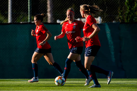 Cecilie Redisch Kvamme, Therese Sessy Åsland and Frida