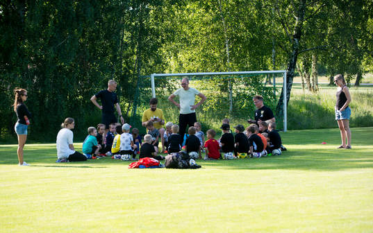 IFK Hässleholms pojkar födda 2013 och 2014 tränar på