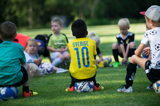 IFK Hässleholms pojkar födda 2013 och 2014 tränar på