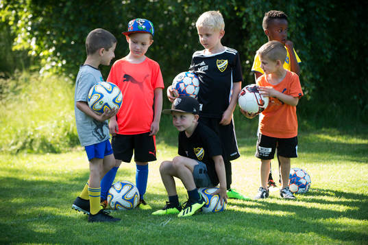 IFK Hässleholms pojkar födda 2013 och 2014 tränar på