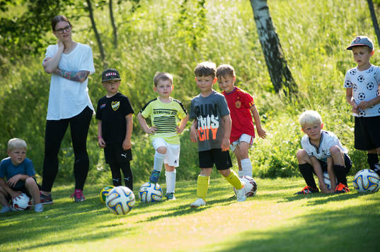 IFK Hässleholms pojkar födda 2013 och 2014 tränar på