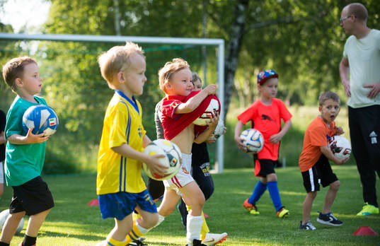 IFK Hässleholms pojkar födda 2013 och 2014 tränar på
