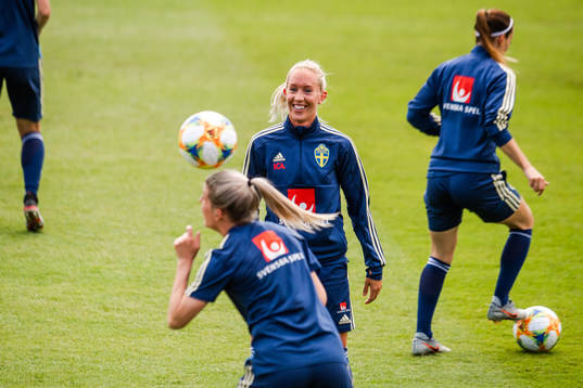 Julia Roddar and Olivia Schough of Sweden
