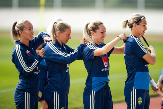 Julia Roddar , Jonna Andersson , Elin Rubensson and