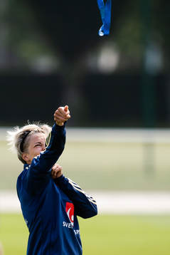Lina Hurtig of Sweden with a rubber band