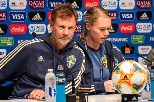 Peter Gerhardsson, Head coach and goalkeeper Hedvig Lindahl