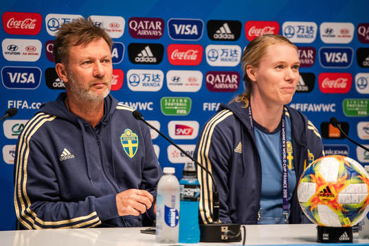 Peter Gerhardsson, Head coach and goalkeeper Hedvig Lindahl