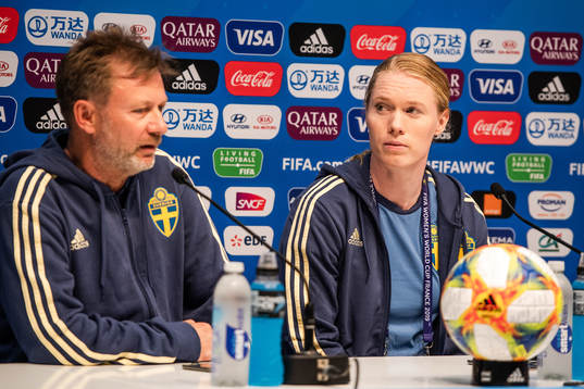 Peter Gerhardsson, Head coach and goalkeeper Hedvig Lindahl