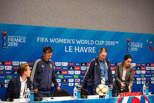 Peter Gerhardsson, Head coach and goalkeeper Hedvig Lindahl