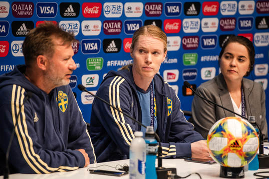 Peter Gerhardsson, Head coach and goalkeeper Hedvig Lindahl