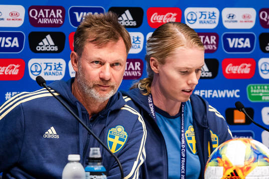 Peter Gerhardsson, Head coach and goalkeeper Hedvig Lindahl
