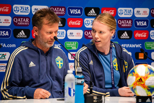 Peter Gerhardsson, Head coach and goalkeeper Hedvig Lindahl
