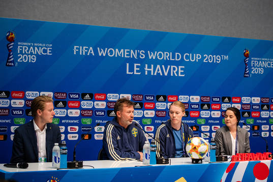 Peter Gerhardsson, Head coach and goalkeeper Hedvig Lindahl