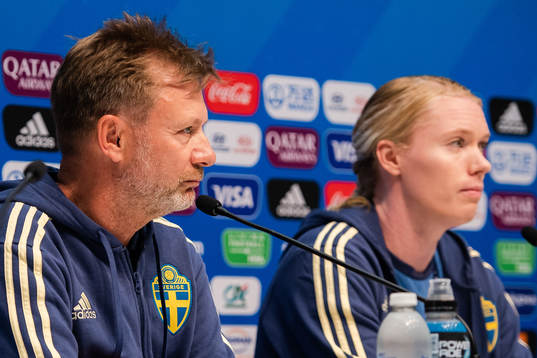 Peter Gerhardsson, Head coach and goalkeeper Hedvig Lindahl