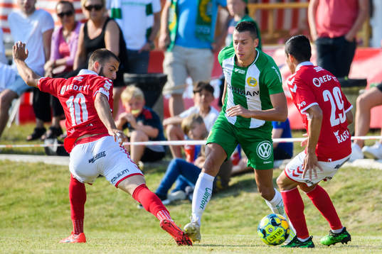 Hammarbys Nikola Djurdjic mot Kalmars Romário Pereira