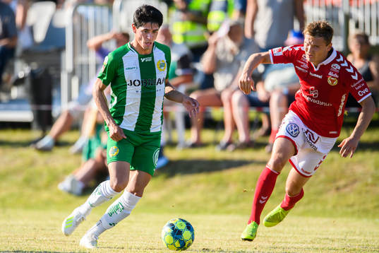 Hammarbys Marcus Degerlund och Kalmars Piotr Johansson