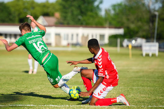 Hammarbys Leo Bengtsson faller