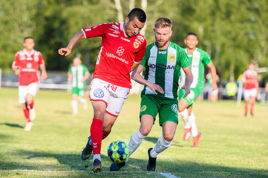 Kalmars Emin Nouri och Hammarbys Dennis Widgren