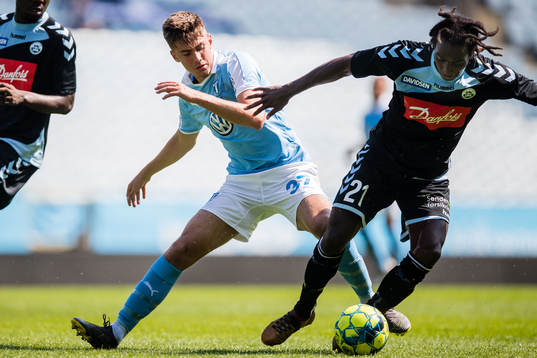 Malmö FFs Tim Prica och Sönderjyskes Jeppe Simonsen