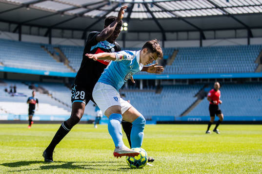 Sönderjyskes Victor Mpinidi Ekani och Malmö FFs Laorent