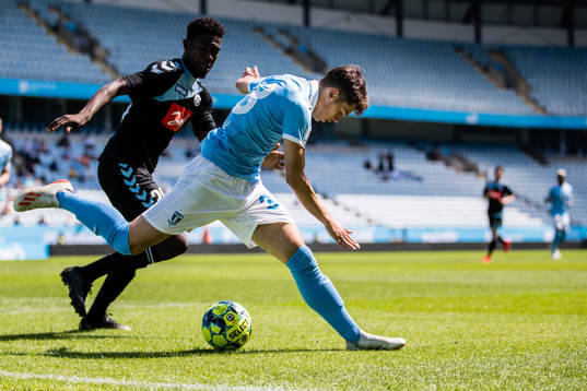 Sönderjyskes Victor Mpinidi Ekani och Malmö FFs Laorent