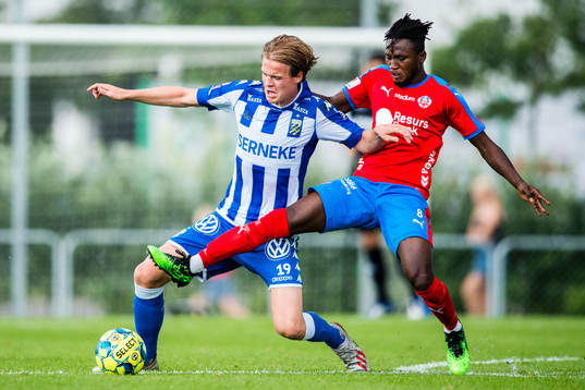 IFK Göteborgs August Erlingmark och Helsingborgs Mamudu