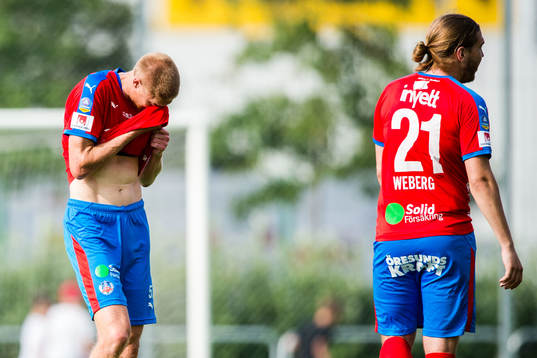 Helsingborgs Markus Holgersson och Charlie Weberg deppar